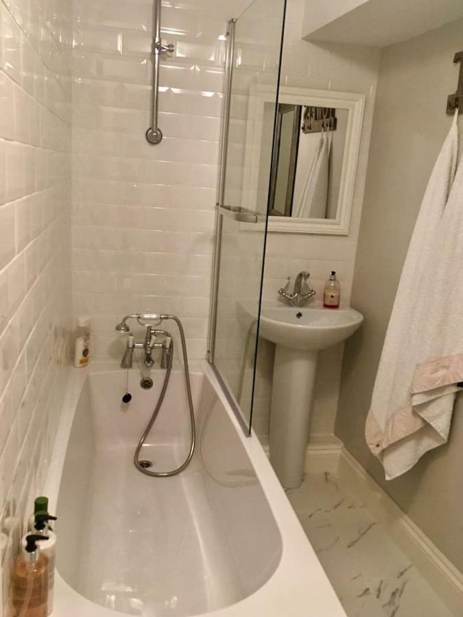 Beautiful 1Br Apartment In Historic St Aubin House Exteriör bild