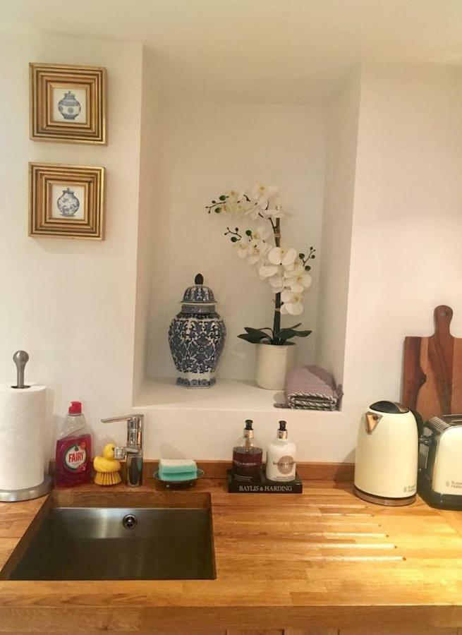 Beautiful 1Br Apartment In Historic St Aubin House Exteriör bild