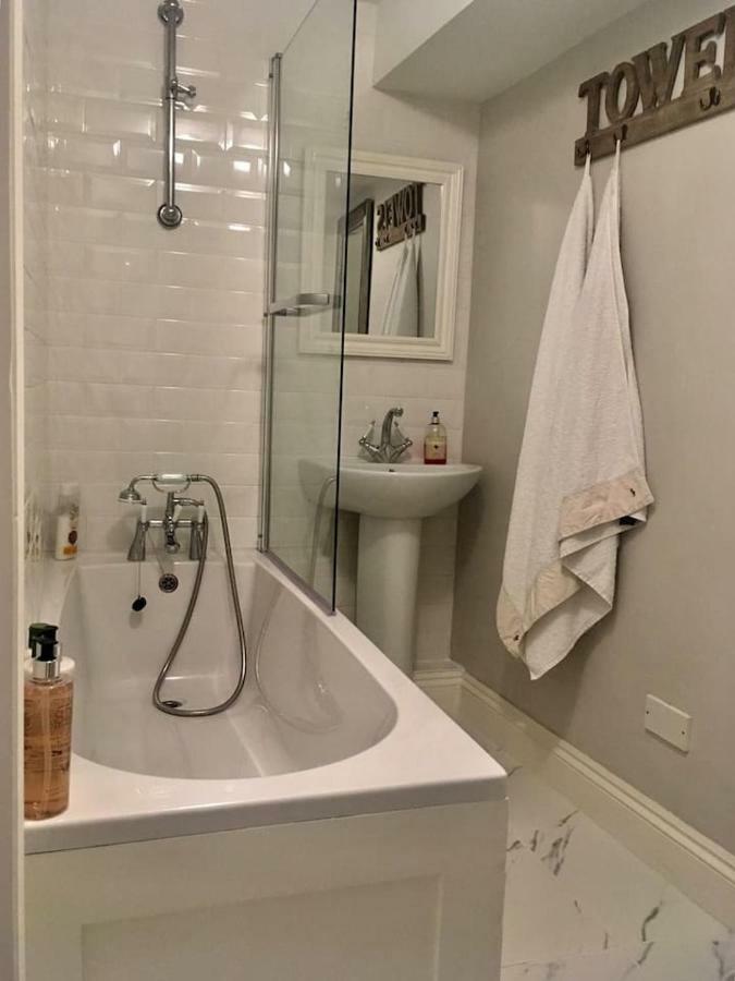 Beautiful 1Br Apartment In Historic St Aubin House Exteriör bild