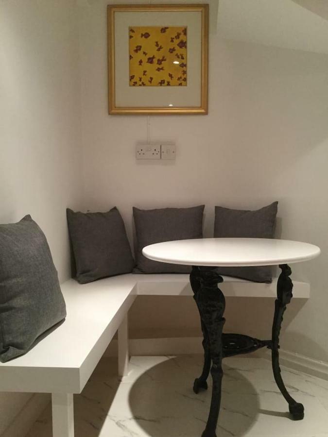 Beautiful 1Br Apartment In Historic St Aubin House Exteriör bild