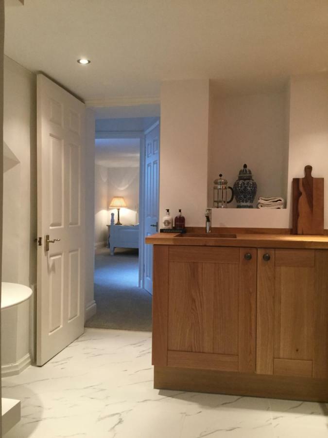 Beautiful 1Br Apartment In Historic St Aubin House Exteriör bild